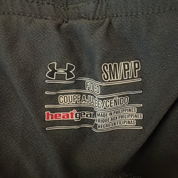 UnderArmor running shorts - Picture 2 of 3